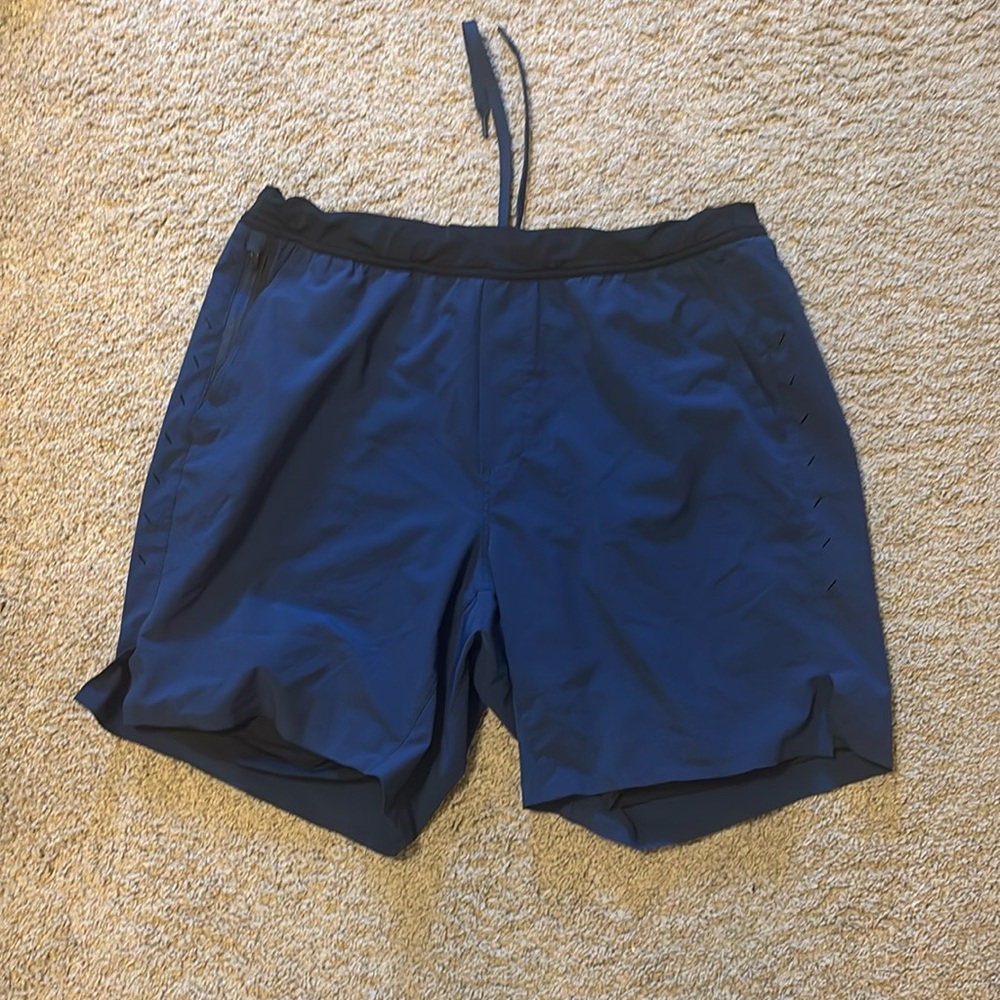 Very nice athletic shorts. 10000 Interval Short. 7” I seem w/liner